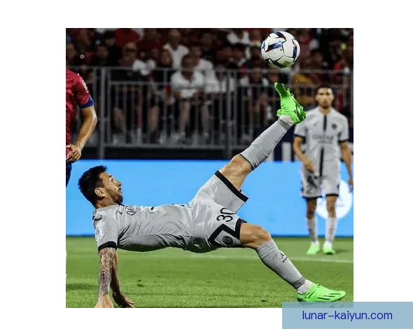 内马尔任意球得分集锦展现其精准射术和出色的比赛影响力